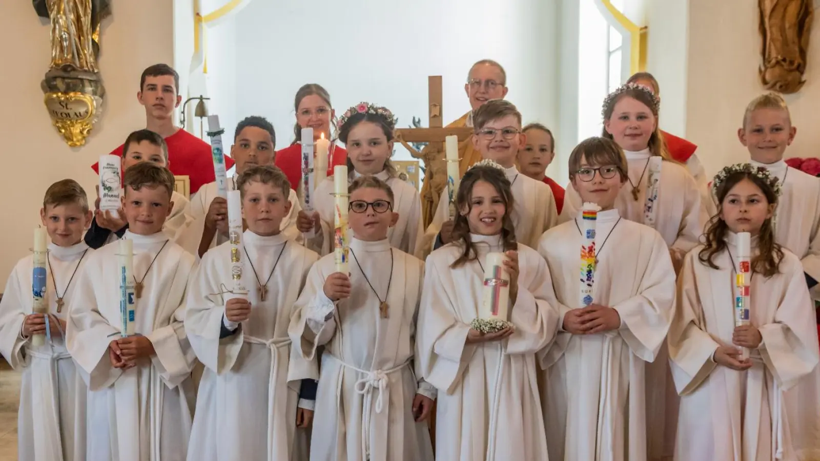 13 Kinder feierten Erstkommunion in Etzenrich. (Bild: Thomas Betz)