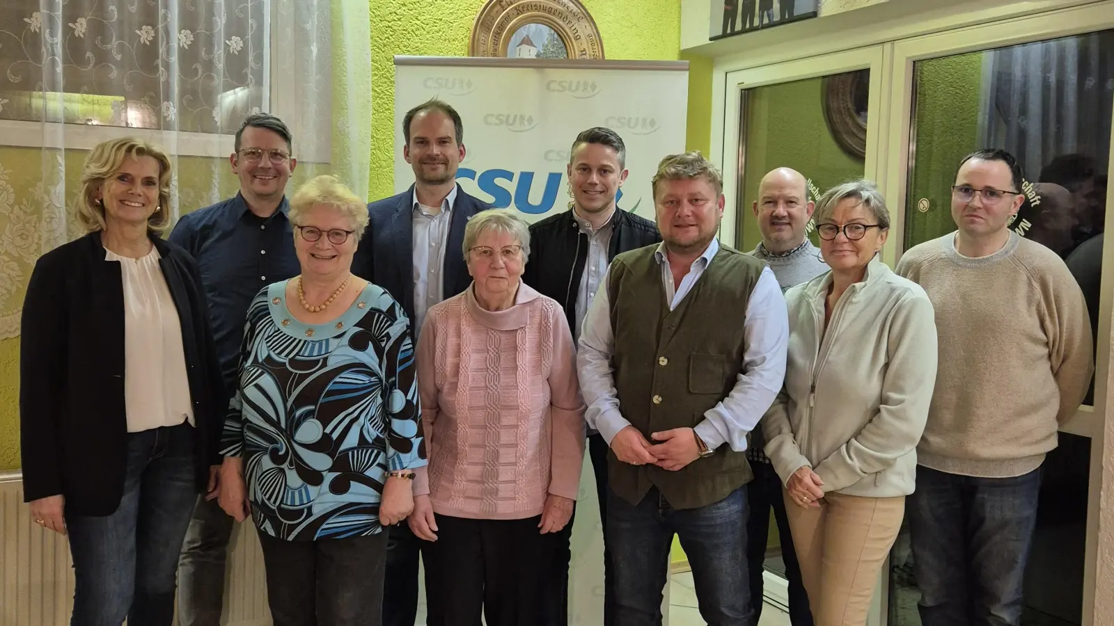 Bild zeigt die gewählte Vorstandschaft. (Bild: Günther Kamm)