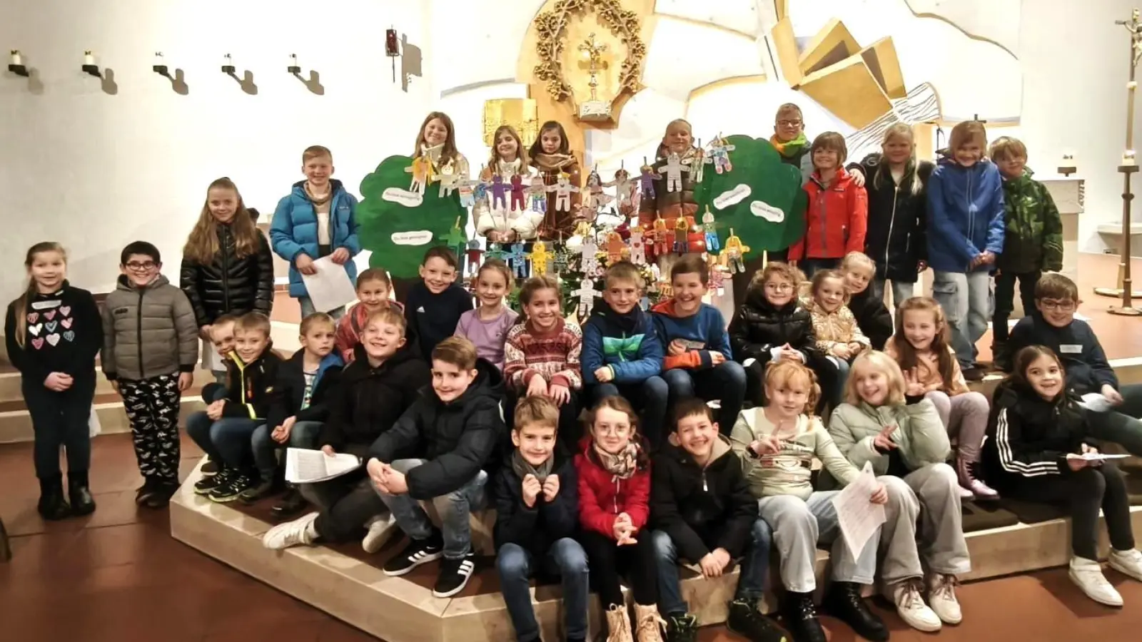 Die Teilnehmer des Waldthurner Kinderbibeltages in der Pfarrkirche St. Sebastian (Bild: Hannah - Sophia Anzer)