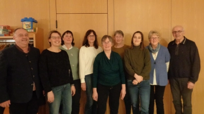 Die neue Vorstandschaft des OGV Gebenbach mit (v.li.) Bürgermeister Peter Dotzler, Katharina Amann, Angelika Schreglmann, Lisa Kohl, Christine Obermeier, Angela Giehrl, Sabine Kredler, Anna Flierl und Josef Flierl. (Bild: Christine Sabisch )