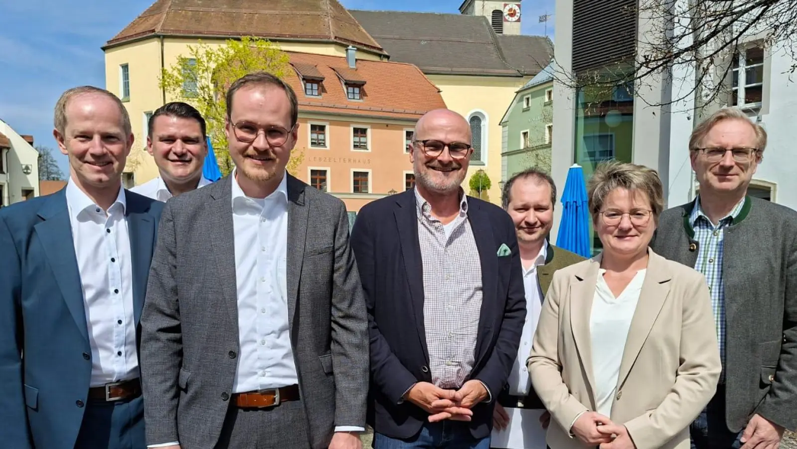 Der Fraktionsvorstand der CSU im Kreistag mit dem neuen Schatzmeister Konrad Kiener, Landrat Thomas Ebeling, Fraktionsvorsitzenden Tobias Ehrenfried, den stellvertretenden Vorsitzenden Maximilian Beer, Dr. Johannes Weiß und Sonja Meier sowie MdL Alexander Flierl (v. l.) (Bild: Fabian Borkner)