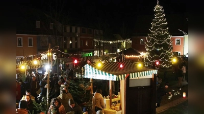 Lichterglanz beim Adventsmarkt der FU Floß aus dem Jahr 2024. (Bild: Christina Kreuzer)