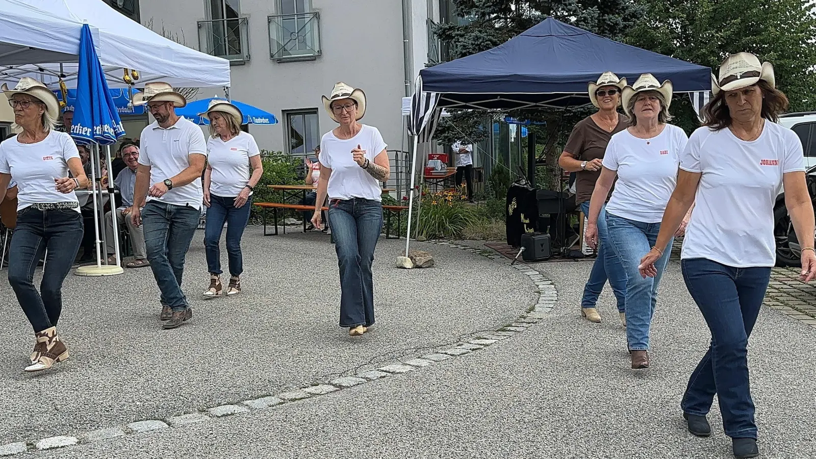 Die Vilstal Stompers traten beim Sommerfest des BRK Seniorenheims in Ensdorf auf. (Bild: Tamara Reichert)