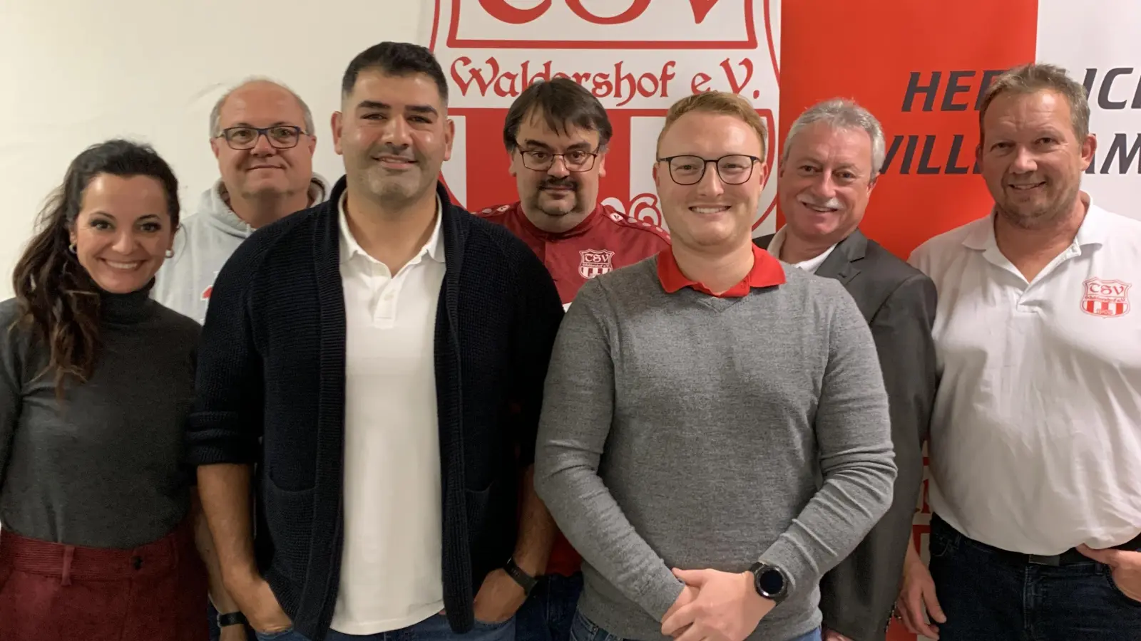 Auf dem Foto v. l. n. r.: Bürgermeisterin Margit Bayer, die Vorstandsmitglieder Stefan Schindler, Emre Özkan, Uwe Bäumler, Maximilian Aßmann, Bernd Aßmann, Mathias Fürst (Bild: Jörg Waller A)