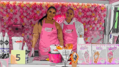 Das Nachbarschafts-Food-Festival in Tachov findet großen Anklang. (Bild: Dominik Erban)