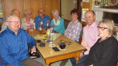 Vorne links OWV-Vorstand Bernd Gottschalk, 2. v. rechts BGM Ram. (Bild: Joachim Hantke)