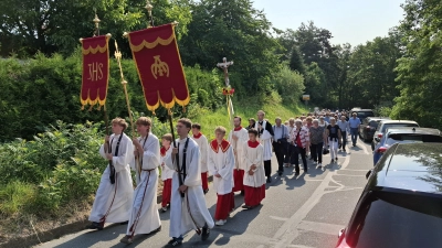 Feierliche Prozession zum Wallfahrtsort „St. Anna”. (Bild: Ernst Wawra)