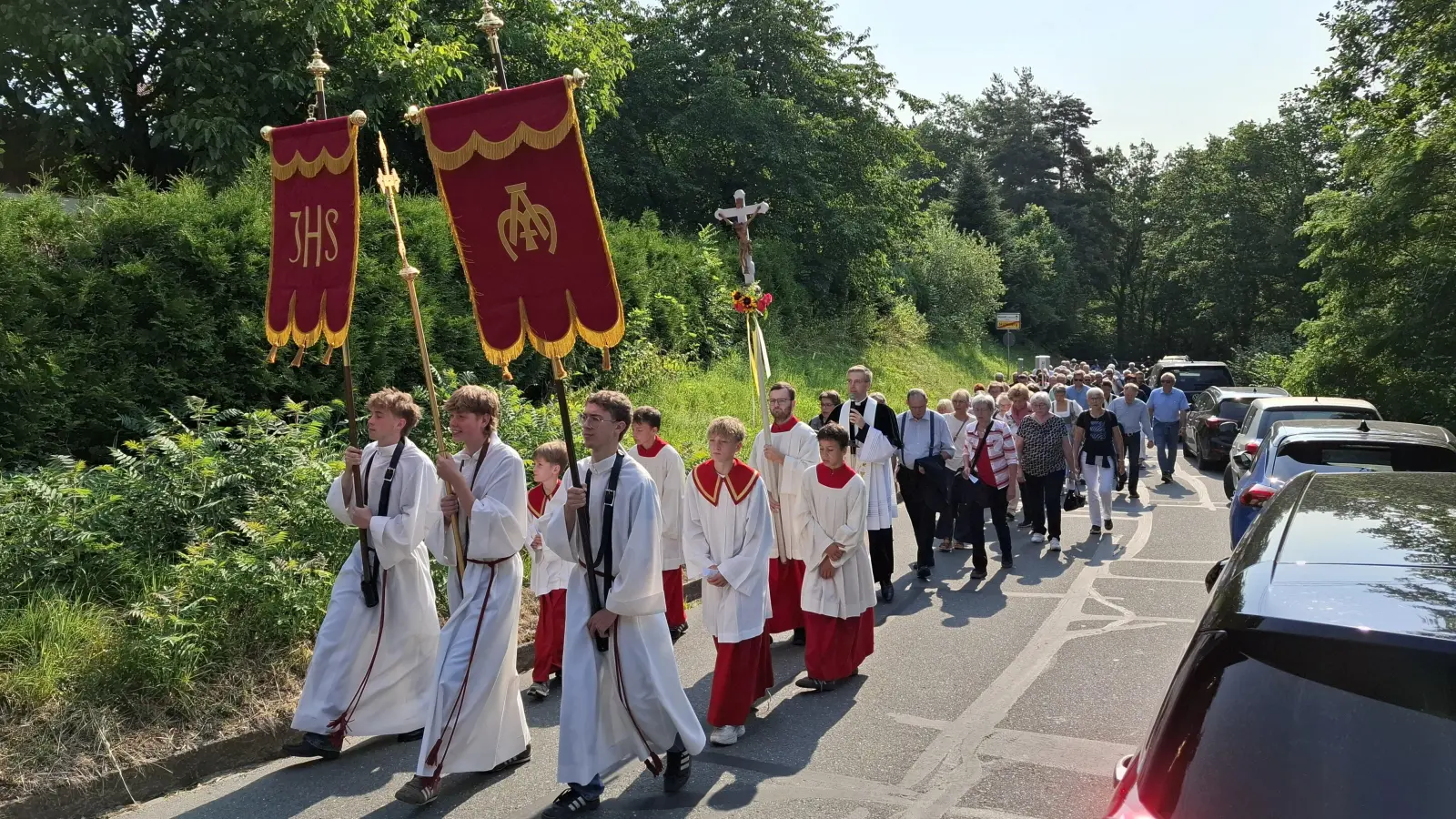 Feierliche Prozession zum Wallfahrtsort „St. Anna”. (Bild: Ernst Wawra)