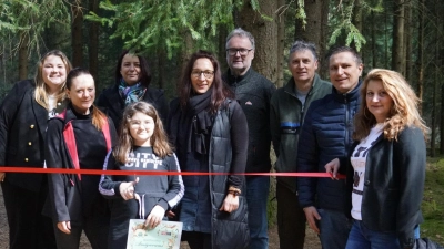 Offizielle Einweihung mit Bürgermeister Gradl und Forstamtsrat Gottsche (Bild: Jürgen Masching)