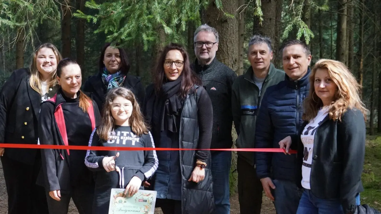 Offizielle Einweihung mit Bürgermeister Gradl und Forstamtsrat Gottsche (Bild: Jürgen Masching)