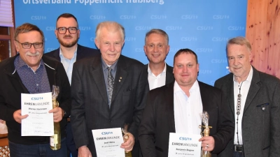 Im Rahmen der Ehrungen für langjährige Mitgliedschaft in der CSU Poppenricht (von links): Werner Hartmann, stellvertretender CSU-Kreisvorsitzender Patrick Fröhlich, Josef Weiß, Erster Bürgermeister Hermann Böhm, Benjamin Bogner und der stellvertretende CSU-Ortsvorsitzende Hubert Siegert. (Bild: Reiner Hoffmann)