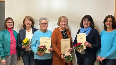 Geehrt wurden von Marga Schieder-Beierl und Manuela Weißenburger (links und rechts) Barbara Götz, Theresia Fuchs, Martha Härtl und Maria Winter (von links). (Bild: Manuela Weißenburger)