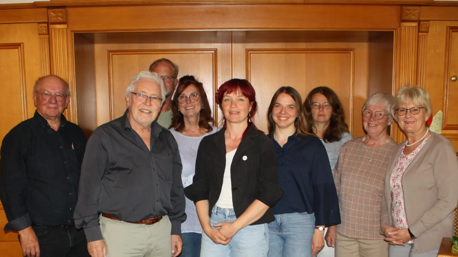 Das Leitungsteam des Kulturkreises Pressath wird künftig von Richard Waldmann und Barbara Bodner (Zweiter und Fünfte von links) geführt. Eckhard Bodner (links) bleibt Schriftführer, 2025 wurde er anlässlich des Vereinsjubiläums zum Ehrenvorsitzenden ernannt. (Bild: Dr. Bernhard Piegsa)