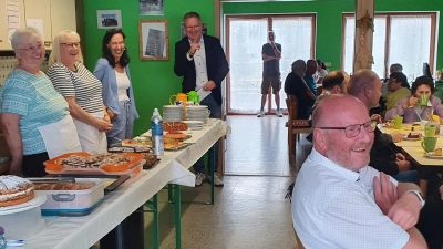 3 v.l. OBA-Leiterin Luzia Fromm, 4.v.l. OB Michael Cerny, rechts 1. Vorstand Klaus König (Bild: Luzia Fromm)
