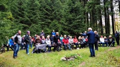 Wandergruppe der Freien Wählergemeinschaft Schönsee in der Bügellohe. (Bild: Siegfried Filipp)
