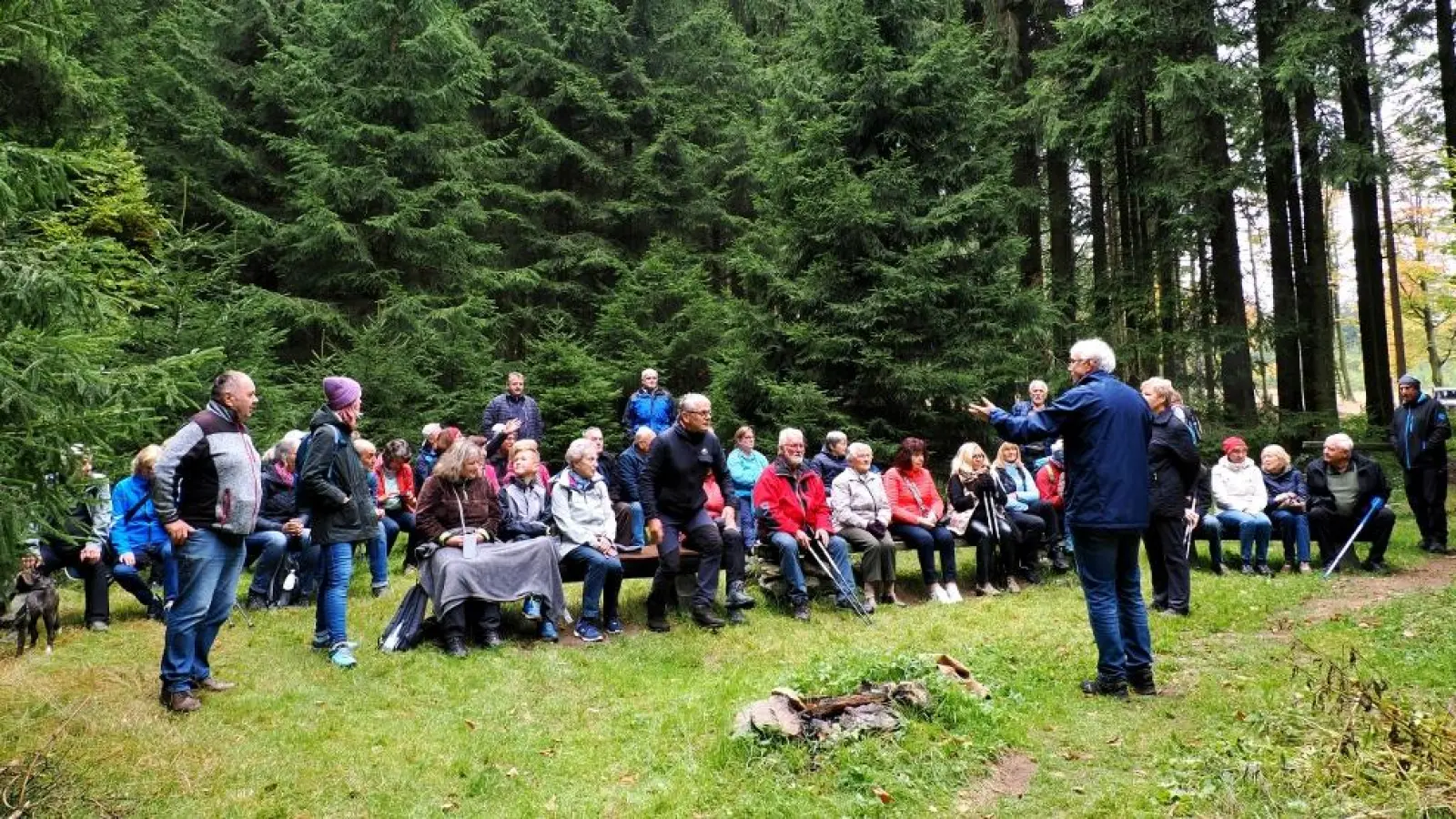 Wandergruppe der Freien Wählergemeinschaft Schönsee in der Bügellohe. (Bild: Siegfried Filipp)