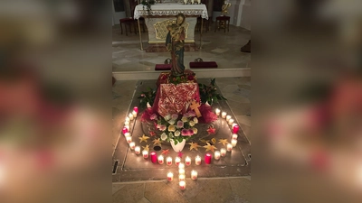 Lichterrosenkranz in der Pfarrkirche. (Bild: Waltraud Glöckner)