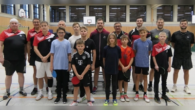 Teilnehmer der Tischtennis-Vereinsmeisterschaften (Bild: Michael Eckl)