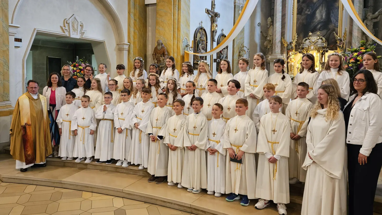 Gruppenbild der Kommunionkinder (Bild: Gabriele Buchbinder)