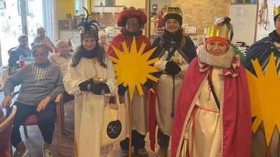Die Sternsinger mit unseren Bewohnern in der Hausgemeinschaft.  (Bild: Marita Haberkorn)