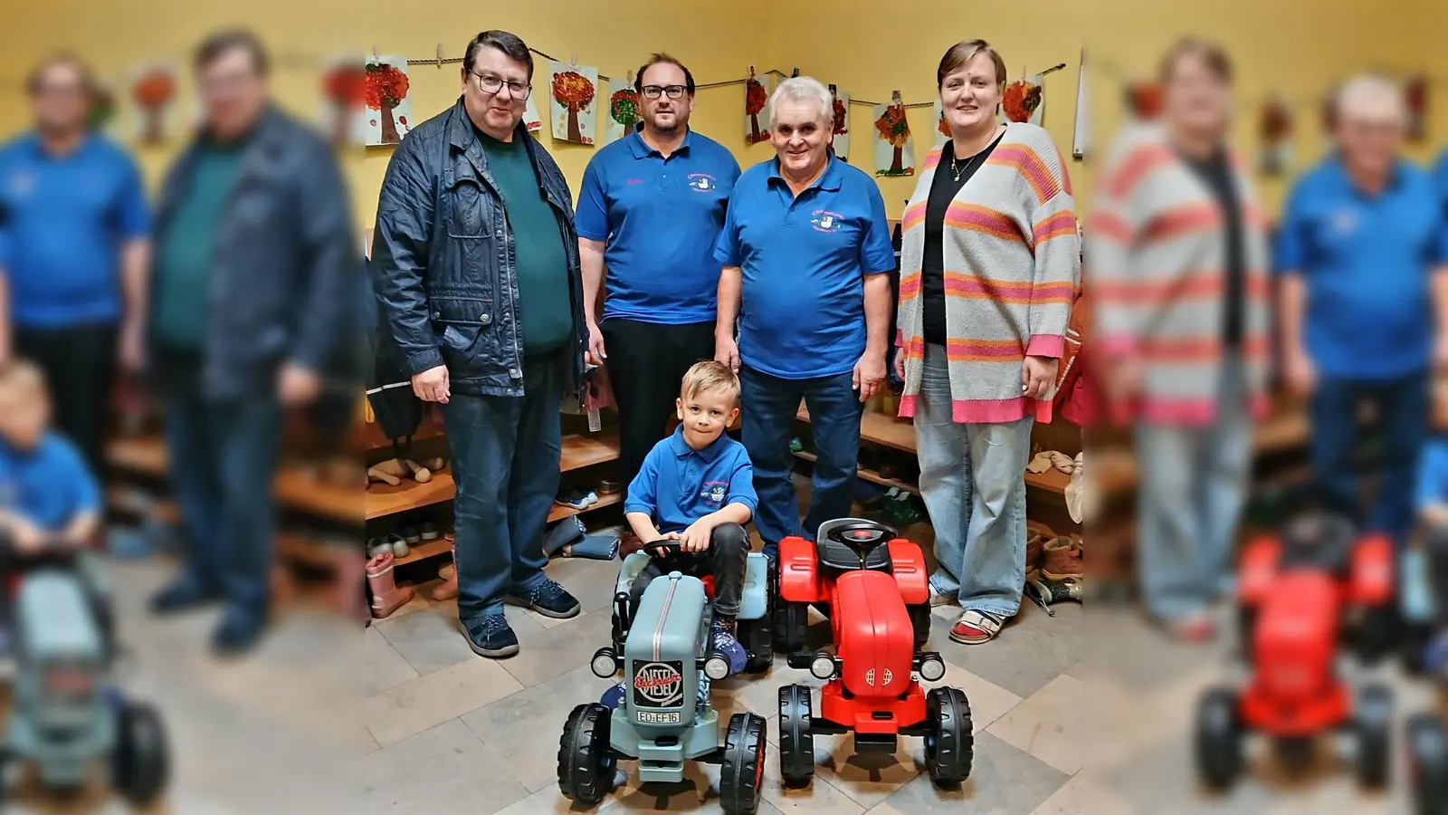 Oldtimerfieber im Kindergarten. (Bild: Tobias Zeller)