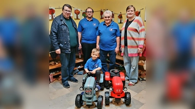 Oldtimerfieber im Kindergarten. (Bild: Tobias Zeller)