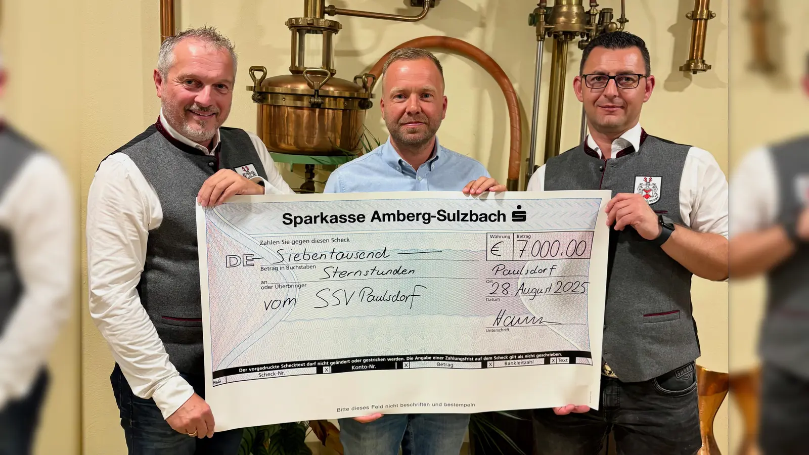 Scheckübergabe über 7.000€ an die Sternstunden.  (Bild: Tobias Becht)