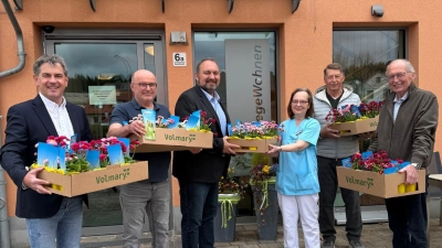 Auf dem Bild von links: Markus Dumler, Johannes Koller, 2. Bürgermeister Oliver Becher, Heimleiterin Hautmann, Josef Hösl und Dr. Günther Fütterer. (Bild: Alexander Hörl)