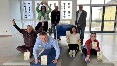 Das Team des Seniorennetzwerkes Ursensollen Ammerthal macht sich schon mal warm. Von links: Monika Fruth, Doris Weiß, Bürgermeister Albert Geitner, Norbert Schmid, Sonja Scharl, Bürgermeister Anton Peter, Regina Kießling. (Bild: Anita Findling)