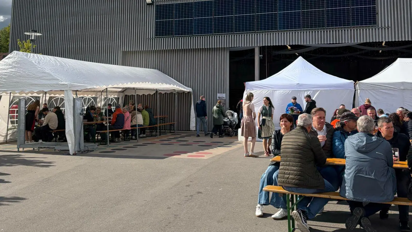 Beste Stimmung herrschte beim 3. Zoigl- und Vatertagsfest des Tourismusvereins Bad Neualbenreuth Sibyllenbad e. V. am Freizeitareal. (Bild: Tanja Saller)