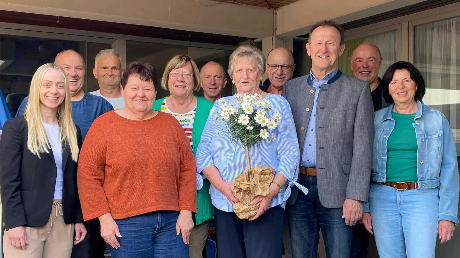 Von links nach rechts:<br>2. BGMin Gruber Elisabeth, Martin Heinz, Nissler Stefan, Vorsitzende Schnaus Liesbeth, Haas Gertrud, Foitzik Hubert, Schwabe Maria, Nitzbon Heinrich, Gassner Richard, BGM Strehl Roland, Thaler Christl (Bild: Gabi Hanysz)