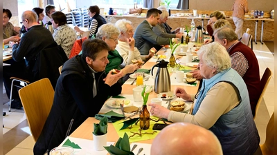 Teilnehmer vom Gesunden Frühstück mit Bürgermeister R. Teplitzky (Bild: Michael Welnhofer)