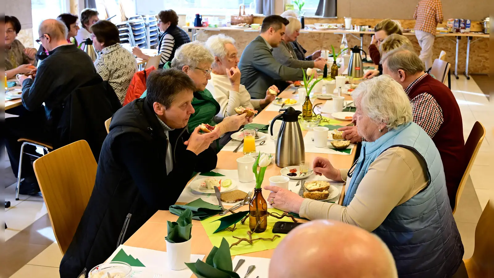 Teilnehmer vom Gesunden Frühstück mit Bürgermeister R. Teplitzky (Bild: Michael Welnhofer)
