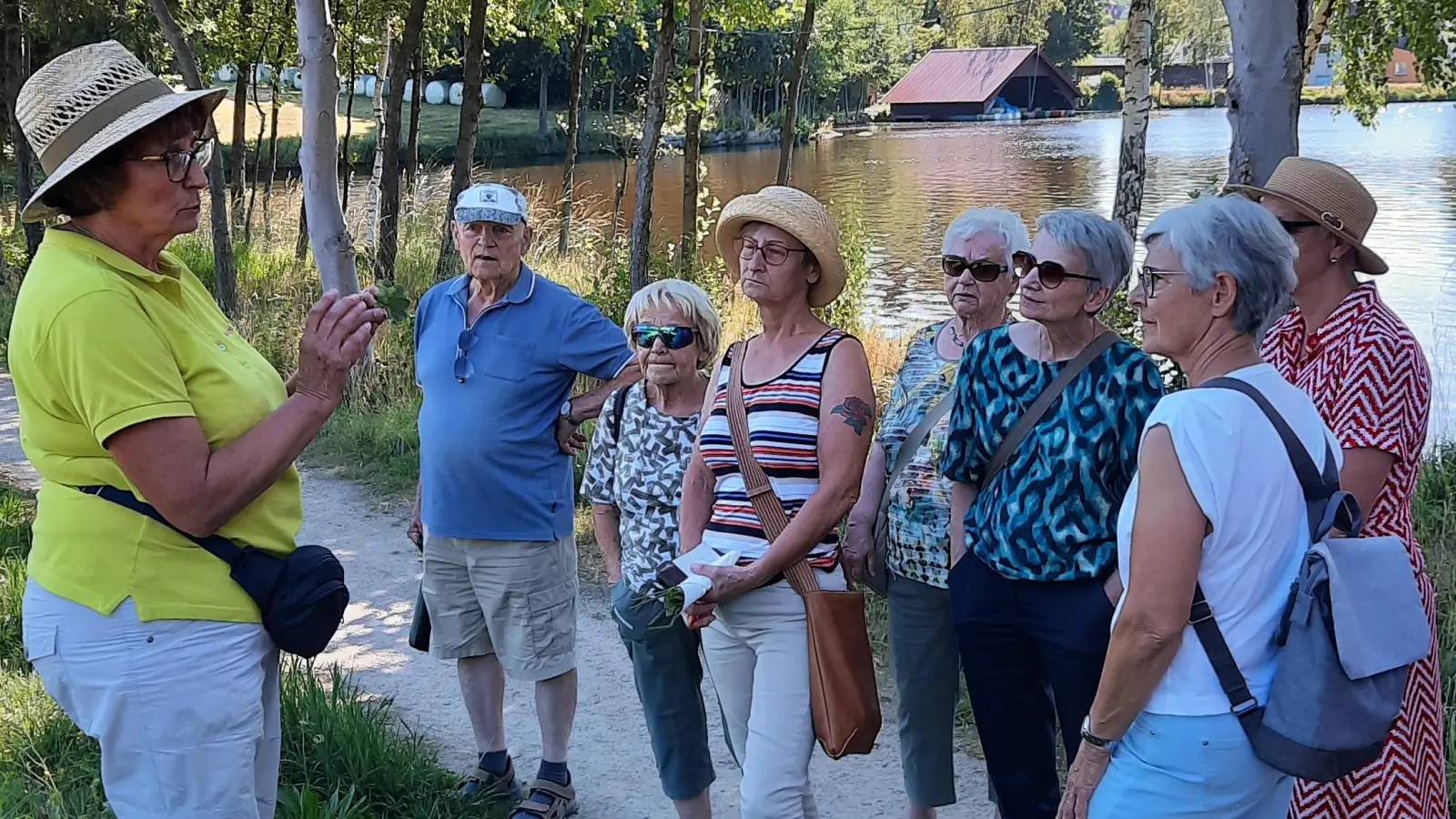 Viel Wissenswertes und Interessantes erzählte uns die zertifizierte Kräuterführerin.  (Bild: Martina Mielke )