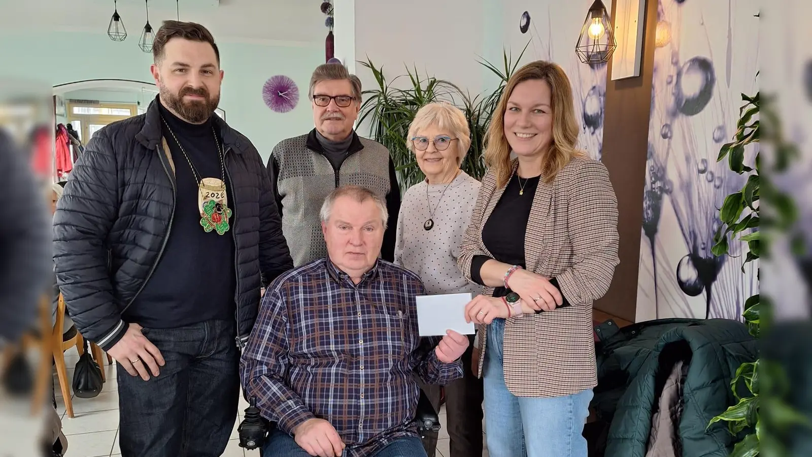 Spendenübergabe des VdK-OV-NEW an die Grundschule Neustadt. (Bild: Elisabeth Guldner)