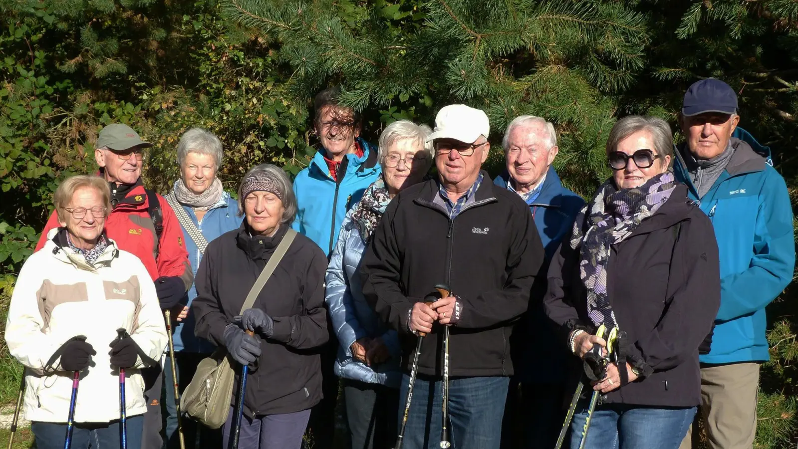Mitglieder des OWV Nabburg bei der Herbstwanderung auf dem Wanderrundweg Wölsenberg - Kocherstollen - Wölsenberg. (Bild: Rainer Funker)