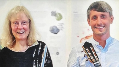 Beim Kammermusikkonzert im Bürgerhaus Erbendorf spielen Flötistin Viola Schweinfurter und Gitarrist Benjamin Doß. (Bild: Duo Doß/Schweinfurter)