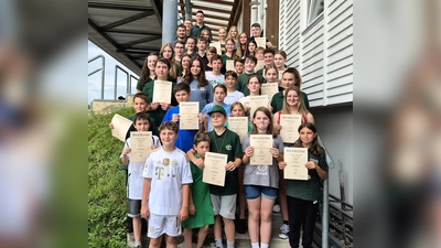 Die Gewinner der Jugend Rundenwettkämpfe des Schützengau Nabburg, erhielten als Belohung, Medaillen ,Urkunden und Eisgutscheine. (Bild: Stefan Gradl)