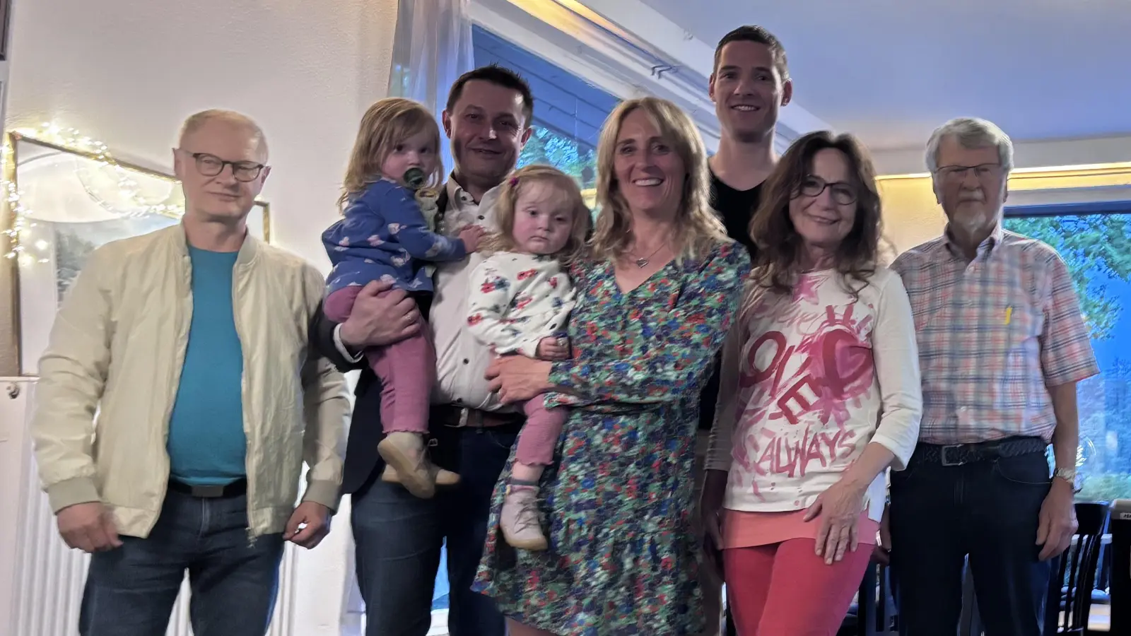 Von links: Johann Würschinger, CSU Kreisvorsitzender Stephan Gollwitzer, Ortsvorsitzende Maria Sponsel, Tobias Kick, Anette Huber, Hans Schindler. (Bild: Maria Sponsel)