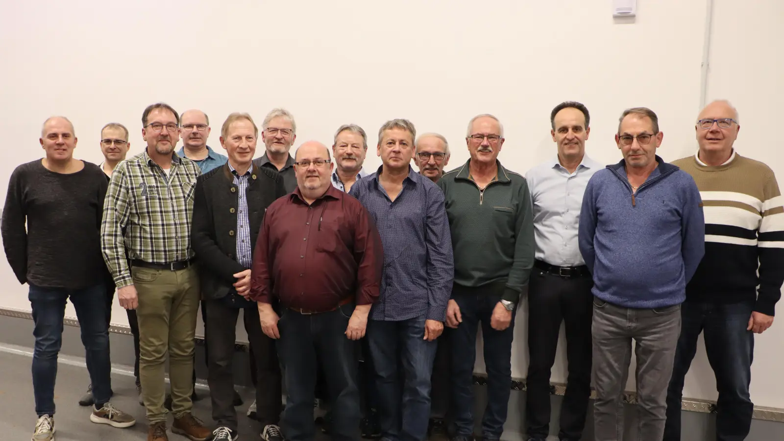 Neue Führung für die nächsten 4 Jahre mit den Geehrten für 25 Jahr Mitgliedschaft und Bürgermeister Hans-Jürgen Strehl sowie KV-Vorsitzender Klaus Bleisteiner. (Bild: Rudi Gruber)