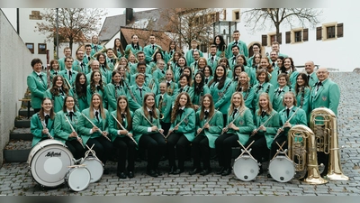 Jugendblaskapelle Nabburg und Leitung von Markus Ferstl ( (Bild: Linda Gschrey)