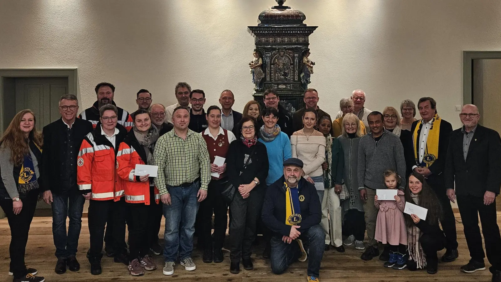 Frohe Gesichter der im historischen Rathaussaal des Tirschenreuther Rathauses (Bild: Marco Wenzl)